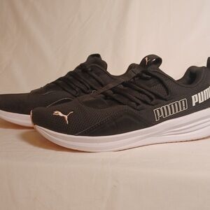 Puma Black womens Sneakers with White/pink Soles. Size 7.5